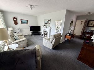 Lounge- click for photo gallery